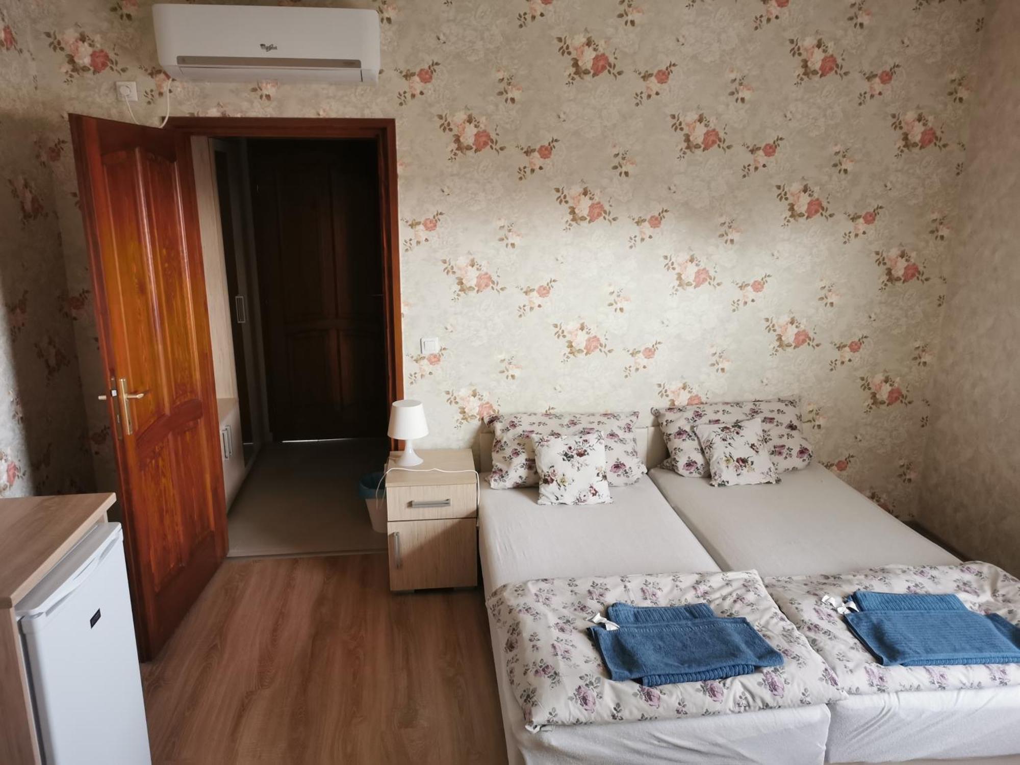 Village Garden Family Guest House Tiszakanyár Exterior photo